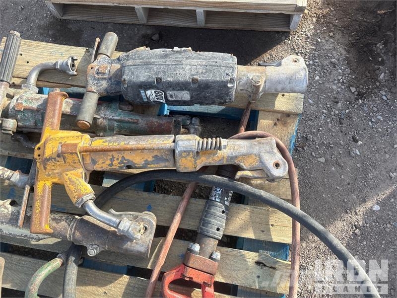 Quantity of (2) Pallets of Pneumatic jackhammers, Outros componentes