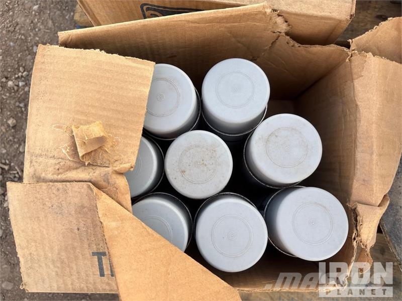 Quantity of (2) Pallets of Spray paint, electro st Outros componentes