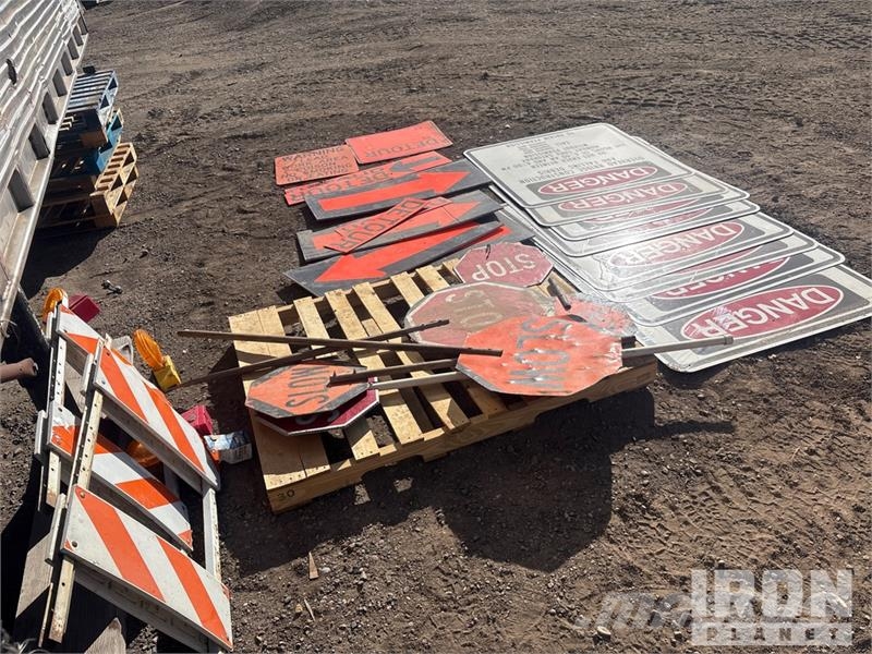 Quantity of (2) Pallets of Road work signs Seilwinden, Bauaufzüge und Lastenaufzüge