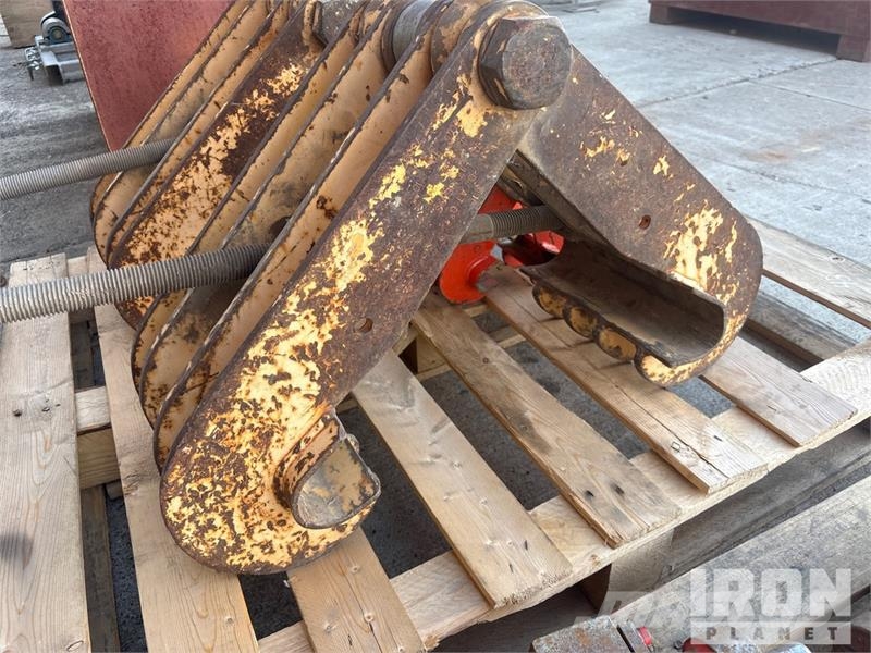 Quantity of (2) Pallets of Glimmers Utilaje construcții - Altele