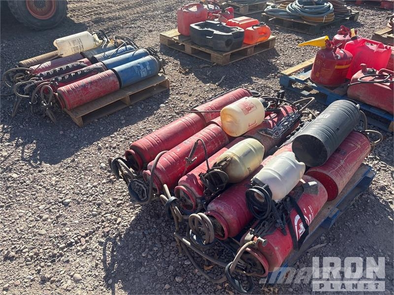 Quantity of (2) Pallets of Concrete Sprayers 建設機械 - その他