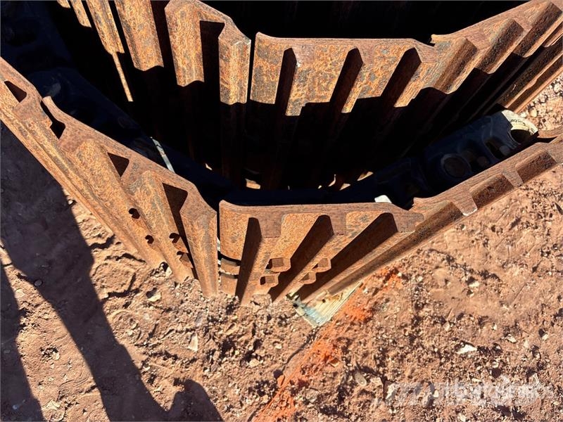 Quantity of (2) Pallets of Tracks - Fits Cat 320 Drugi deli