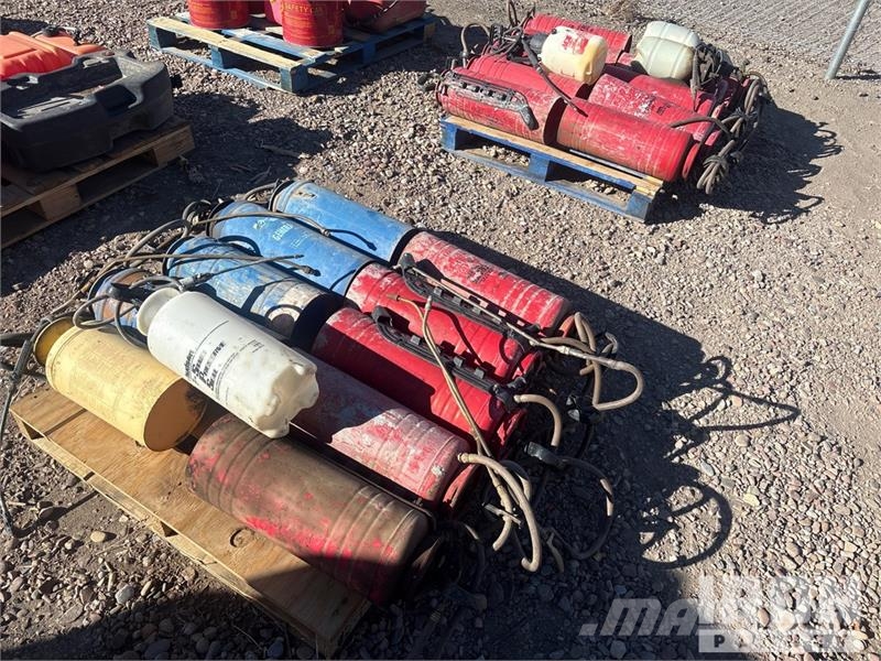 Quantity of (2) Pallets of Concrete Sprayers 建設機械 - その他
