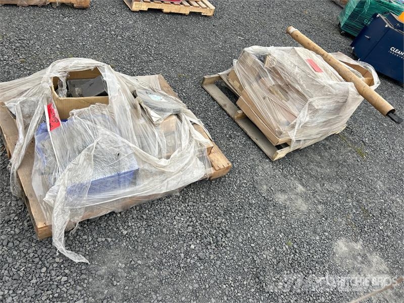  Quantity of (2) Pallets of Misc. Parts トラック・トレーラー - 　その他