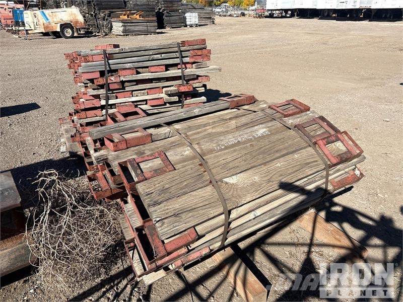 Quantity of (2) Pallets of 2 x 6 Hand Railing Brac Utovorne dizalice, vitla i liftovi za materijal