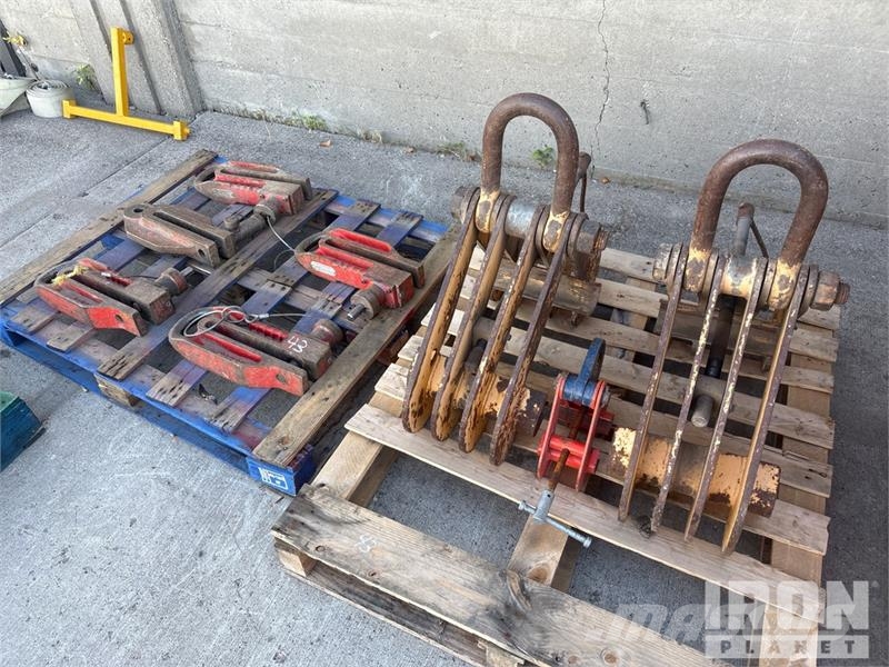 Quantity of (2) Pallets of Glimmers Utilaje construcții - Altele