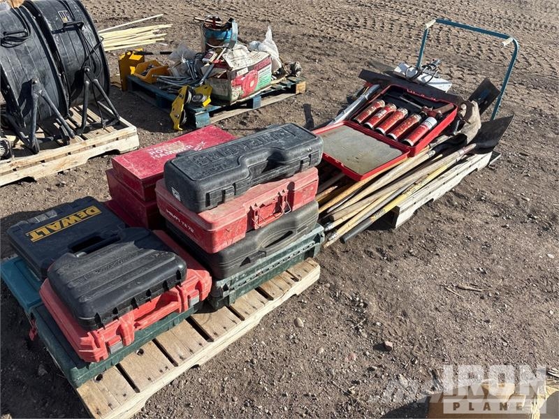  Quantity of (2) Pallets of Miscellaneous construct Seilwinden, Bauaufzüge und Lastenaufzüge