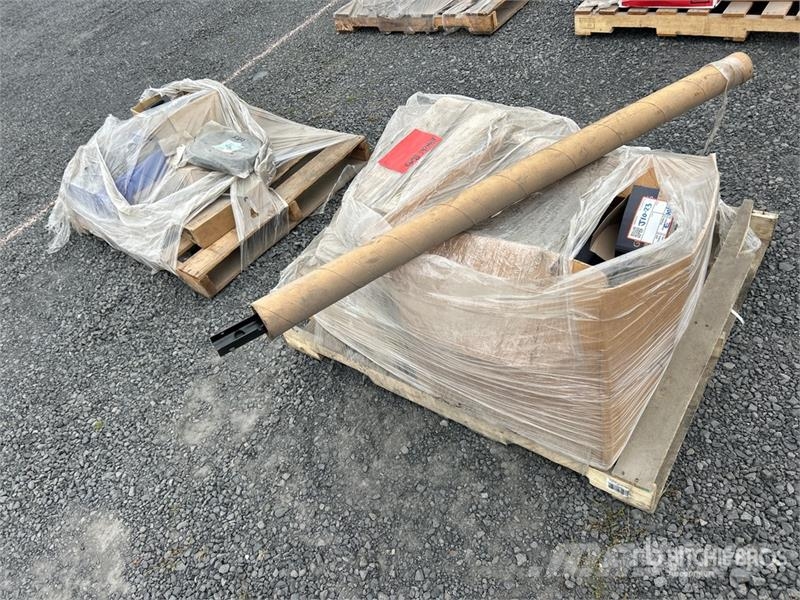 Quantity of (2) Pallets of Misc. Parts トラック・トレーラー - 　その他