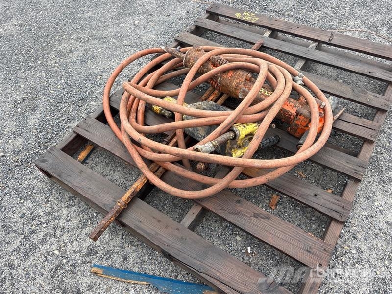 Quantity of (2) Pallets of Pneumatic Demolition Br 鑿犁