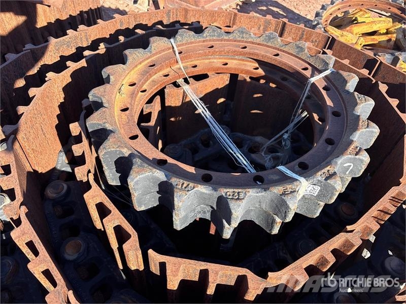 Quantity of (2) Pallets of Tracks - Fits Cat 320 Drugi deli