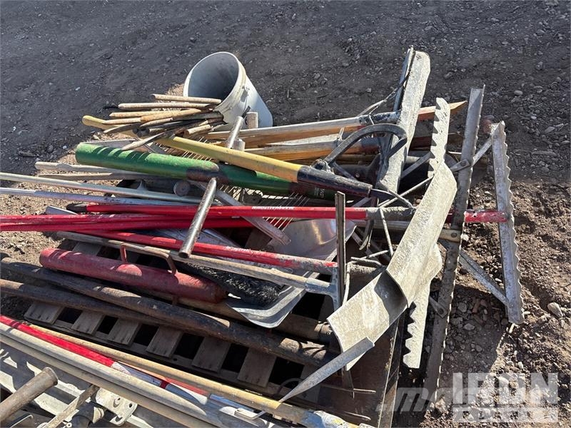  Quantity of (2) Pallets of Misc. Concrete Hand Too مكونات أخرى