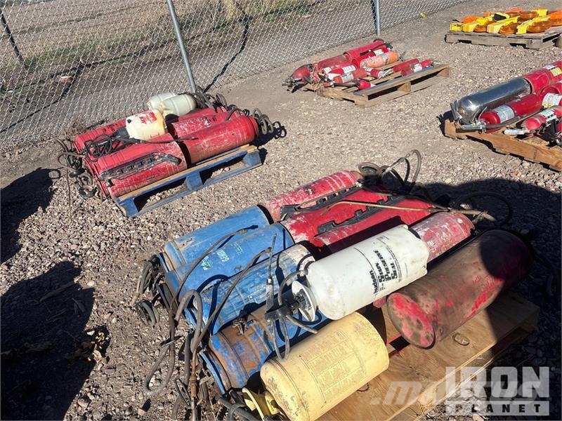 Quantity of (2) Pallets of Concrete Sprayers 建設機械 - その他