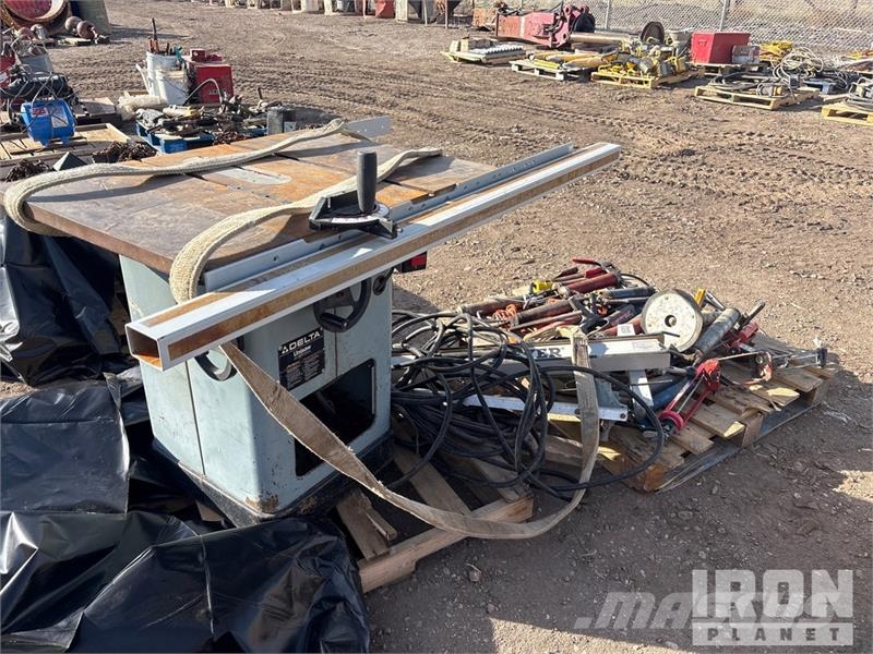 Quantity of (2) Pallets of of greece guns, table Ostale komponente za građevinarstvo