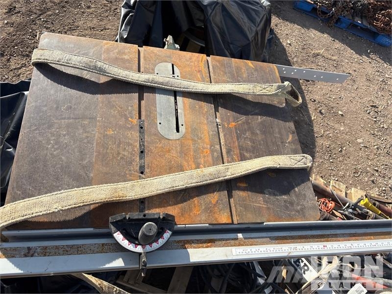 Quantity of (2) Pallets of of greece guns, table Ostale komponente za građevinarstvo