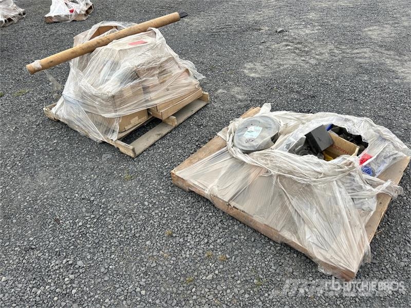  Quantity of (2) Pallets of Misc. Parts トラック・トレーラー - 　その他
