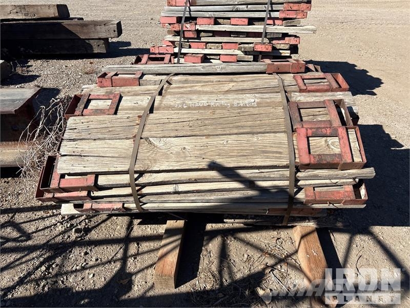 Quantity of (2) Pallets of 2 x 6 Hand Railing Brac Utovorne dizalice, vitla i liftovi za materijal