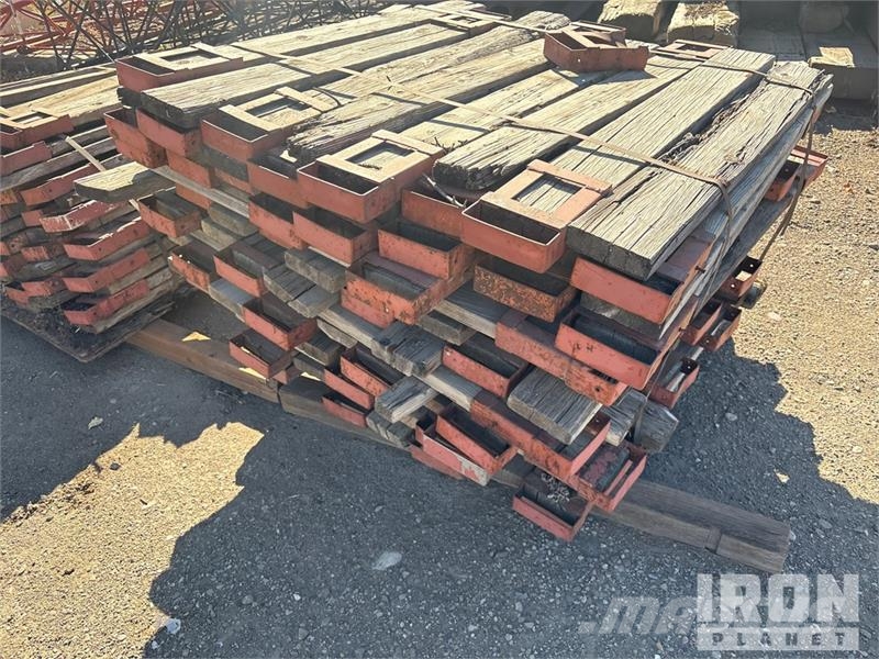 Quantity of (2) Pallets of 2 x 6 Hand Railing Brac Utovorne dizalice, vitla i liftovi za materijal