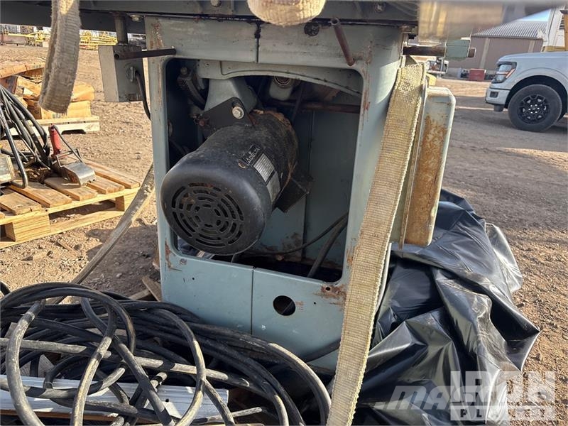 Quantity of (2) Pallets of of greece guns, table Ostale komponente za građevinarstvo