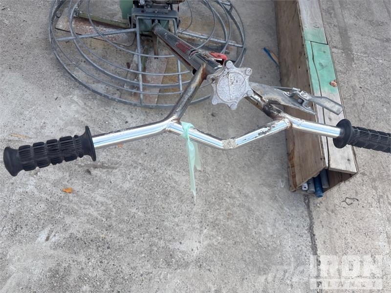 Quantity of (2) Power Trowel 鏝刀