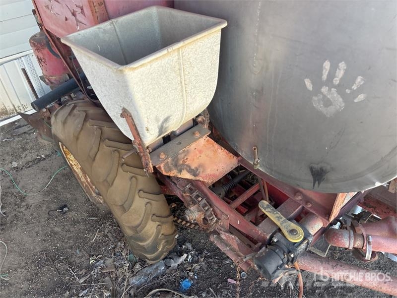 Quantity of (2) S/A Potato Planter Trailer مقطورات أخرى