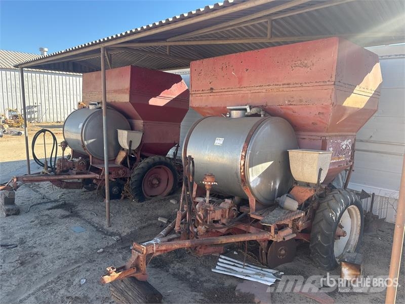 Quantity of (2) S/A Potato Planter Trailer مقطورات أخرى