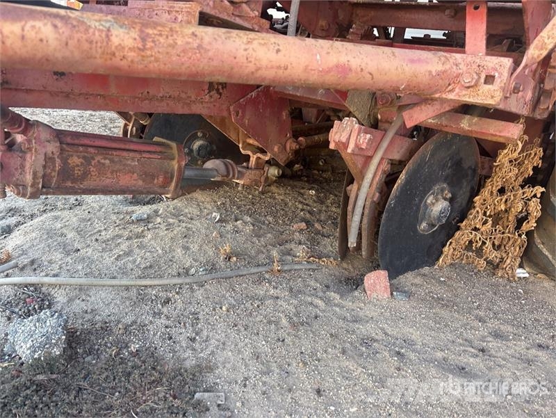 Quantity of (2) S/A Potato Planter Trailer مقطورات أخرى