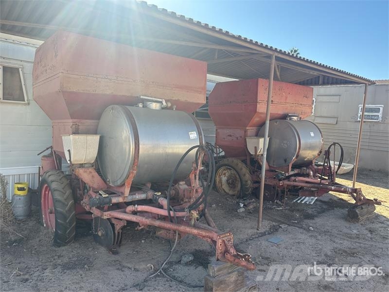 Quantity of (2) S/A Potato Planter Trailer مقطورات أخرى