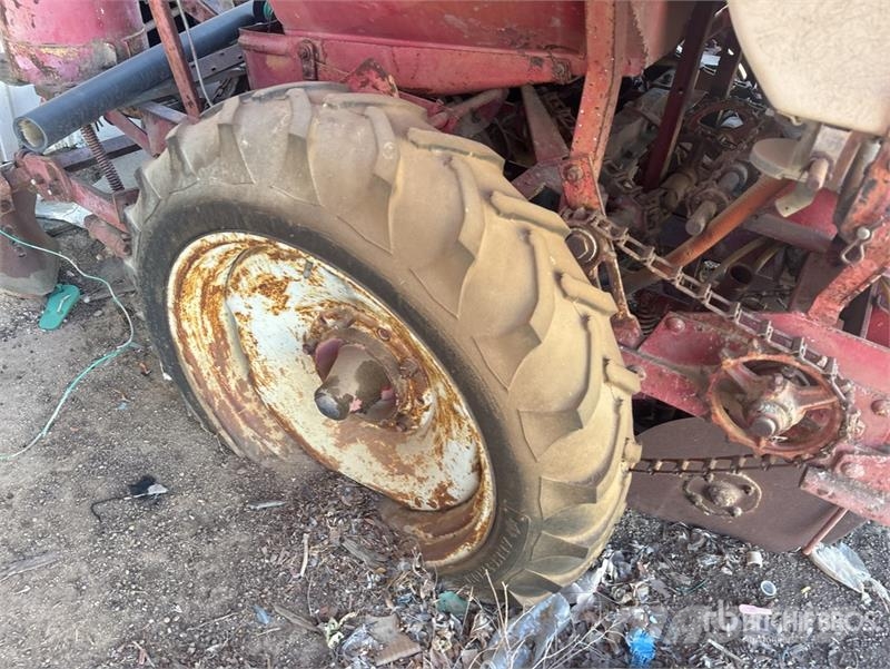 Quantity of (2) S/A Potato Planter Trailer مقطورات أخرى