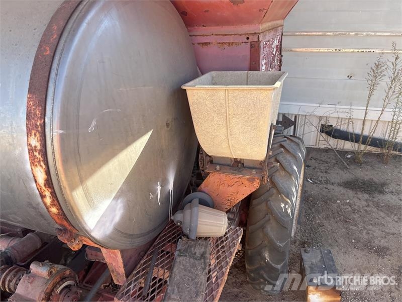 Quantity of (2) S/A Potato Planter Trailer مقطورات أخرى