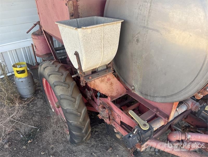 Quantity of (2) S/A Potato Planter Trailer مقطورات أخرى