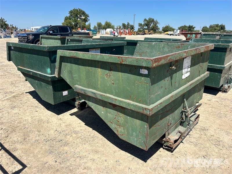 Quantity of (2) Self-Dumping Hopper Fülltrichter und Füllschächte