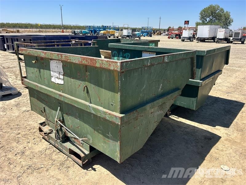 Quantity of (2) Self-Dumping Hopper Fülltrichter und Füllschächte