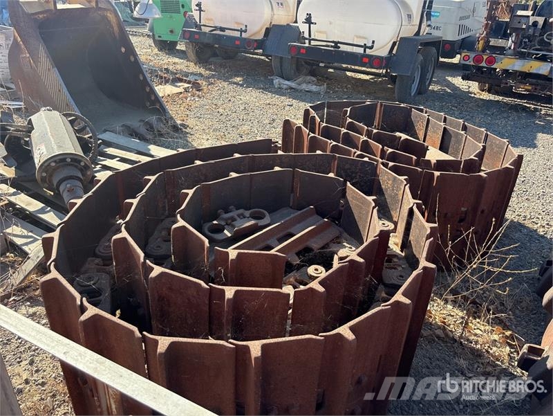  Quantity of (2) Single Grouser 24 in Steel Tracks مكونات أخرى