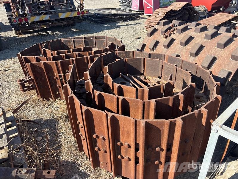  Quantity of (2) Single Grouser 24 in Steel Tracks مكونات أخرى
