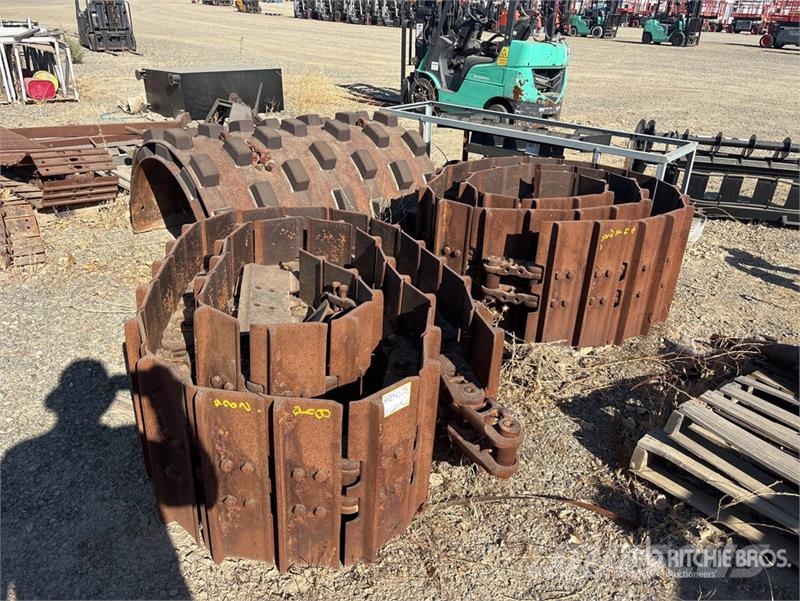  Quantity of (2) Single Grouser 24 in Steel Tracks مكونات أخرى