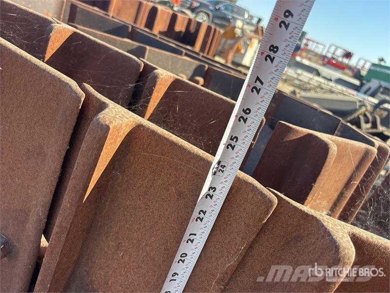  Quantity of (2) Single Grouser 24 in Steel Tracks مكونات أخرى