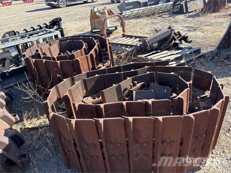  Quantity of (2) Single Grouser 24 in Steel Tracks مكونات أخرى