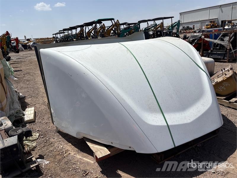 Quantity of (2) Truck Tractor Air Dams Ostale kargo komponente