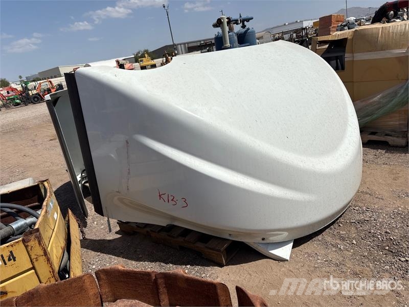 Quantity of (2) Truck Tractor Air Dams Ostale kargo komponente