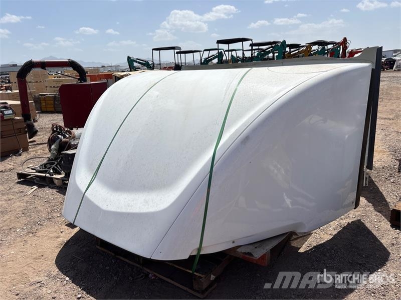 Quantity of (2) Truck Tractor Air Dams Ostale kargo komponente