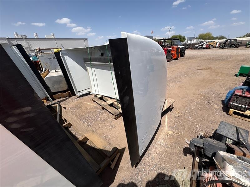 Quantity of (2) Truck Tractor Air Dams Ostale kargo komponente