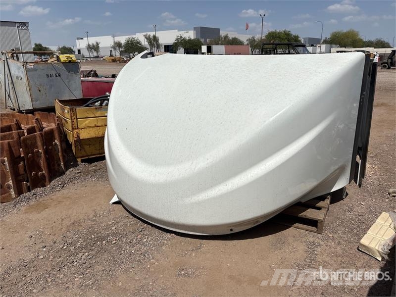 Quantity of (2) Truck Tractor Air Dams Ostale kargo komponente