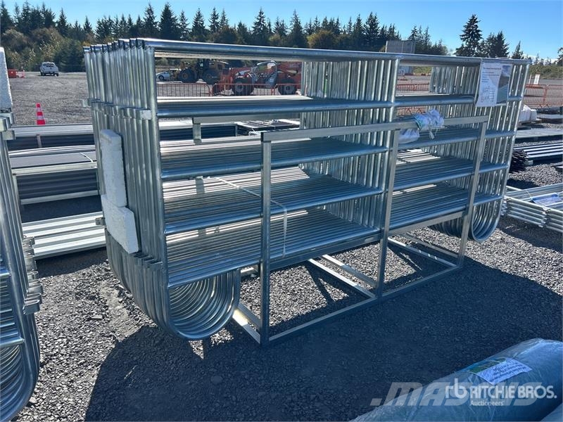  Quantity of (20) 10 ft x 5 ft Livestock Corral Pan المصاعد والرافعات المادية
