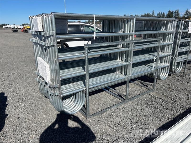  Quantity of (20) 10 ft x 5 ft Livestock Corral Pan المصاعد والرافعات المادية