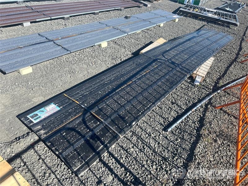  Quantity of (20) 20 ft x 3 ft Black Metal Roof Pan المصاعد والرافعات المادية