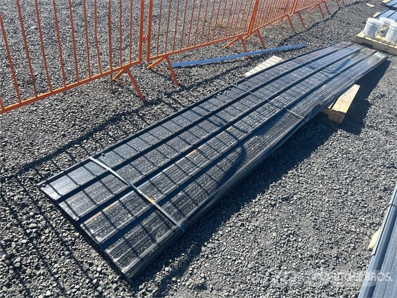  Quantity of (20) 20 ft x 3 ft Black Metal Roof Pan المصاعد والرافعات المادية