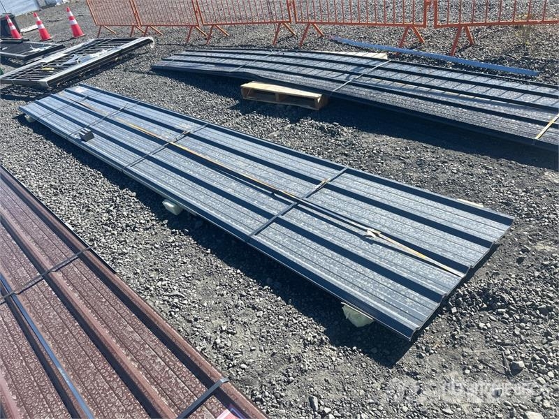  Quantity of (20) 20 ft x 3 ft Grey Metal Roof Pane Talhas, guinchos e elevadores de materiais