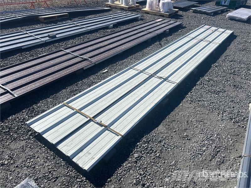  Quantity of (20) 20 ft x 3 ft White Metal Roof Pan المصاعد والرافعات المادية