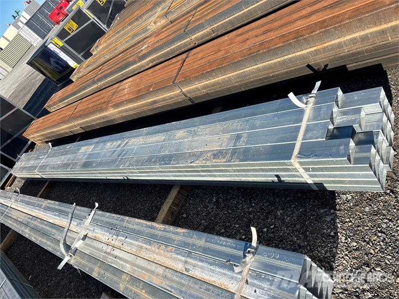 Quantity of (20) 2x4 sq 216 in Square Tubing Vintsid, telfrid ja materjaliliftid