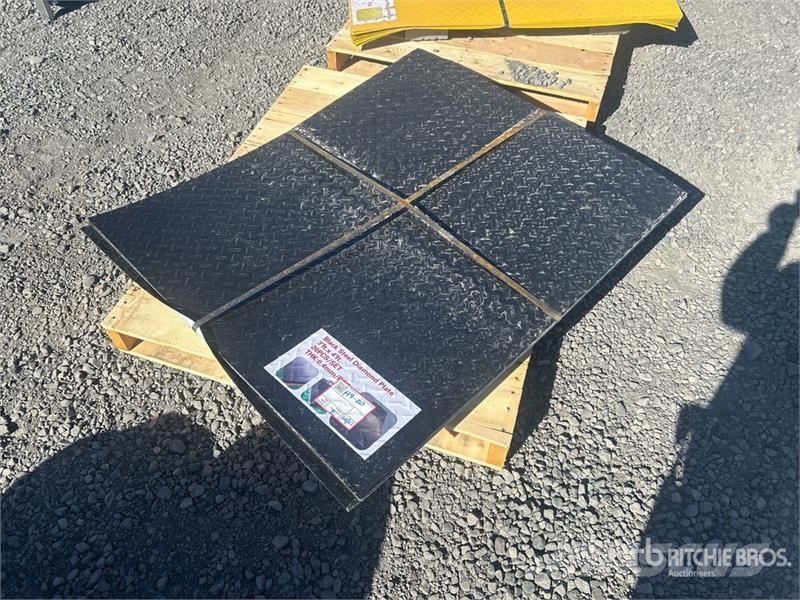 Quantity of (20) 3 ft x 4 ft Black Steel Diamond P Verricelli, paranchi e sollevatori per materiali